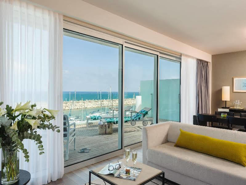 Herods Herzliya Hotel By The Beach Екстериор снимка